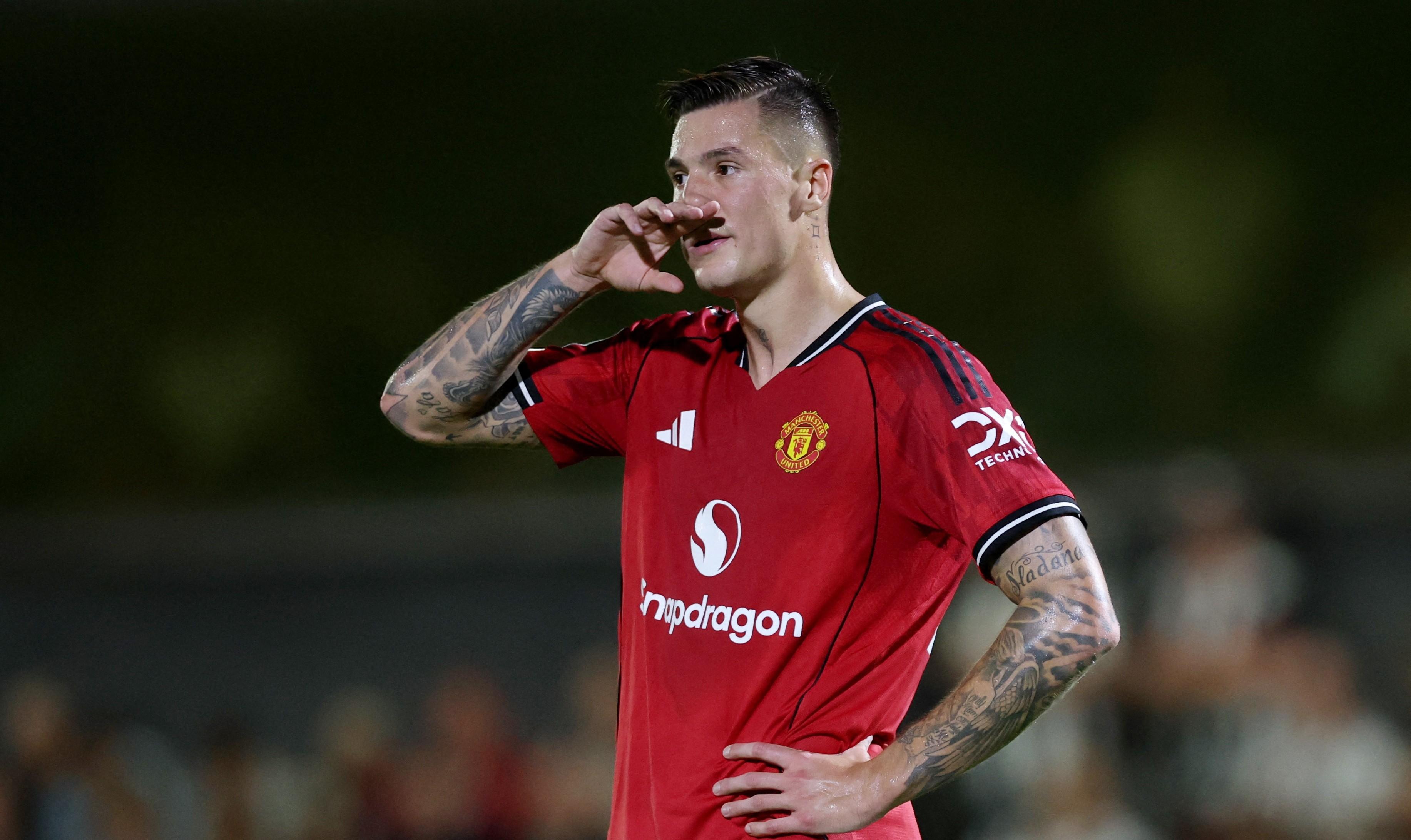 九游中国-阿根廷横扫曼联，阿奎罗打破历史纪录