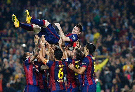 九游中国-阿根廷横扫曼联,阿奎罗打破历史纪录