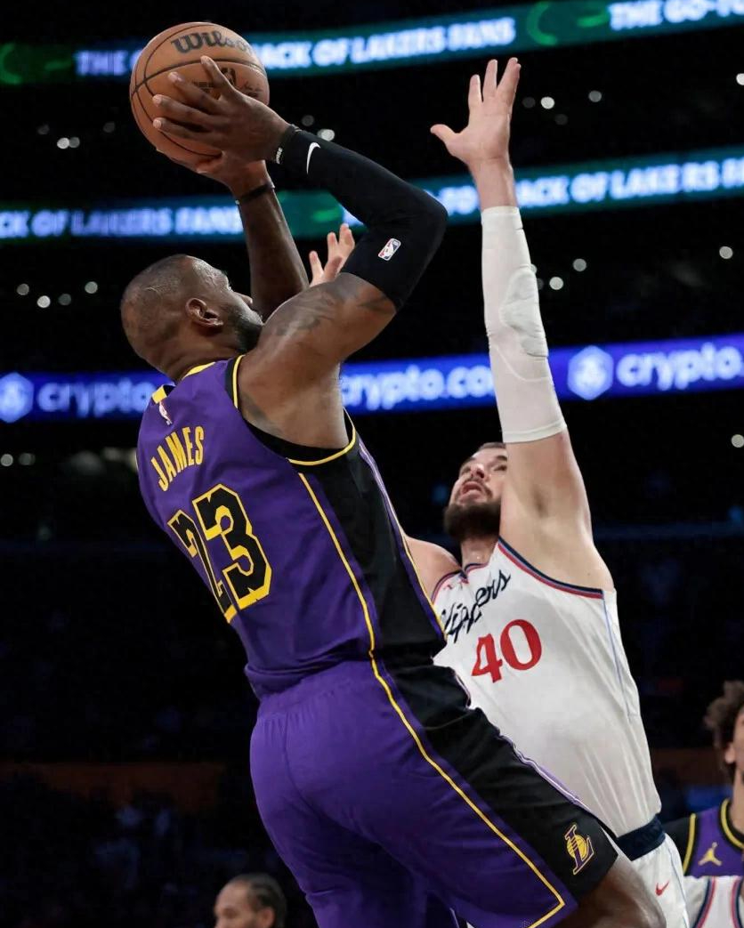 九游体育APP下载-四川队翻盘马刺，詹姆斯高光表现